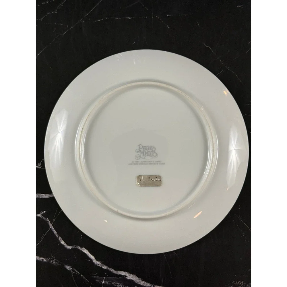 Vintage 1983 Precious Moments 7 1/4in Collector Plate Feed Bear